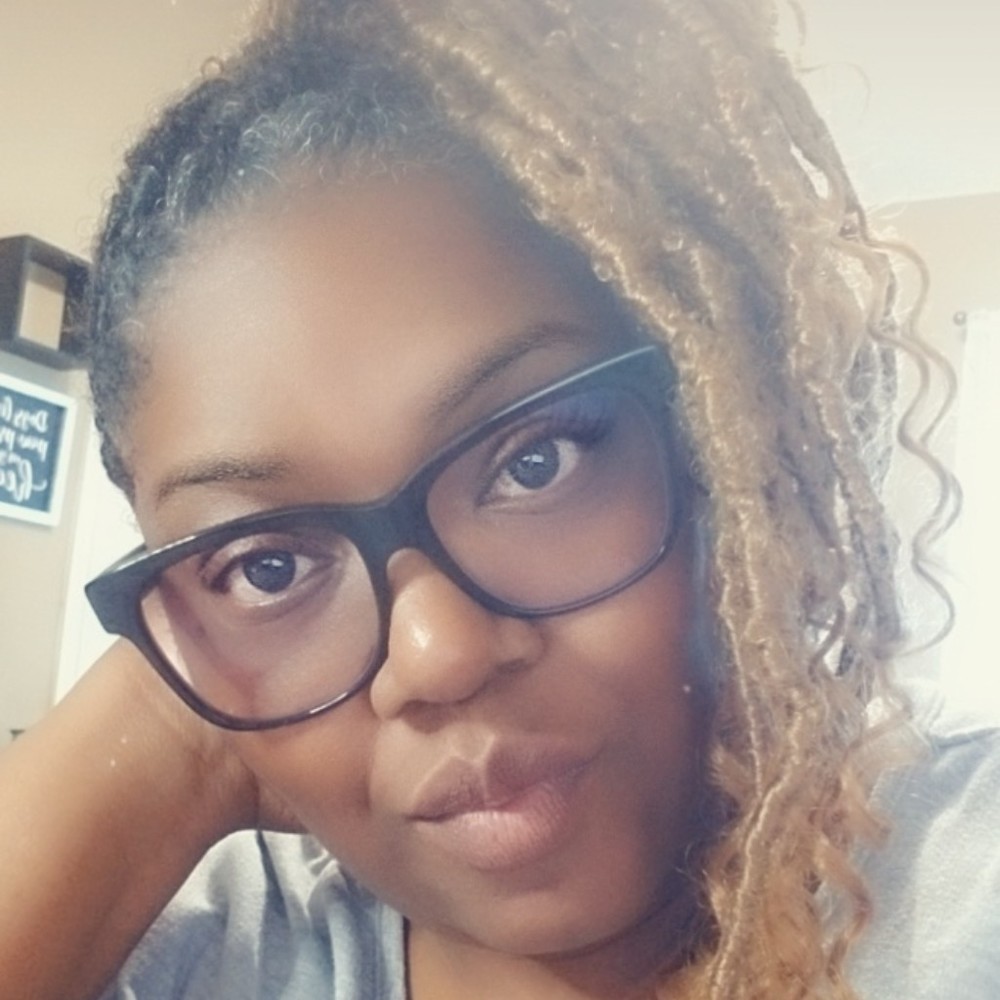 Meet your Posher, Ebony